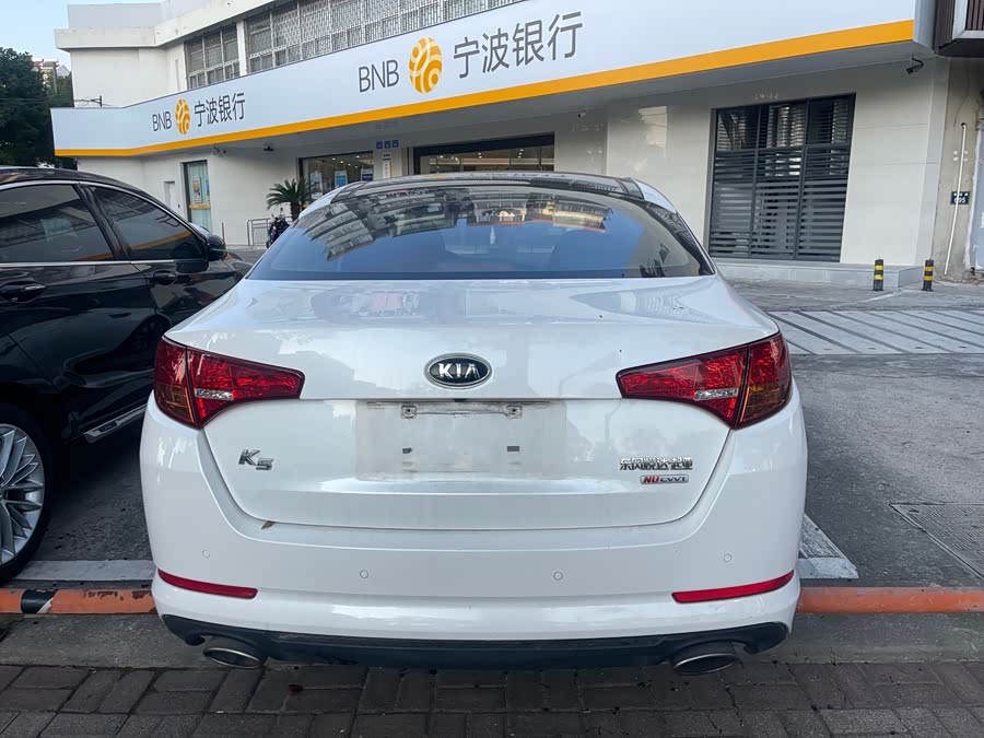 Kia K5 2012 car image #16