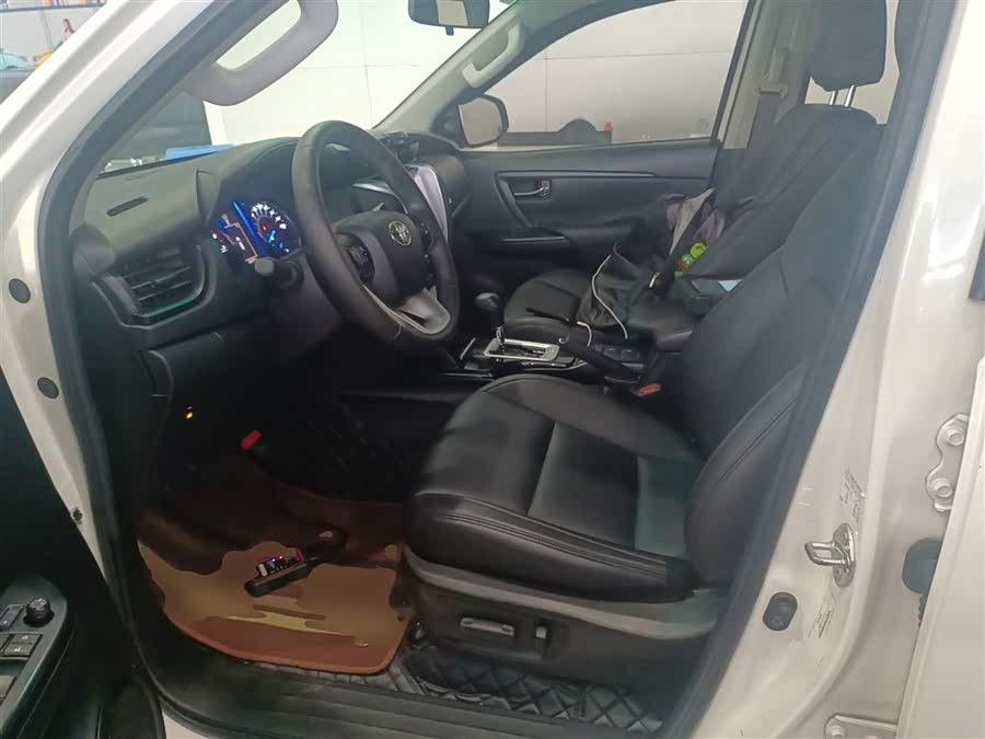 Toyota Fortuner 2019 car image #16