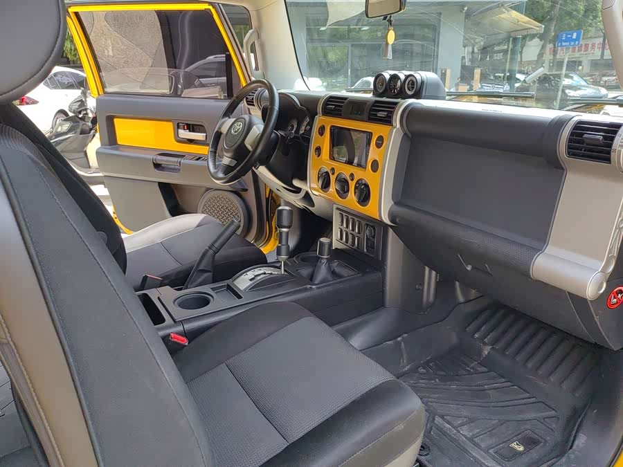 Toyota FJ Cruiser 2017 immagine di auto #16