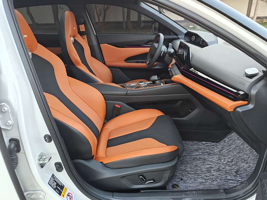 Changan UNI-V 2023 car image #16