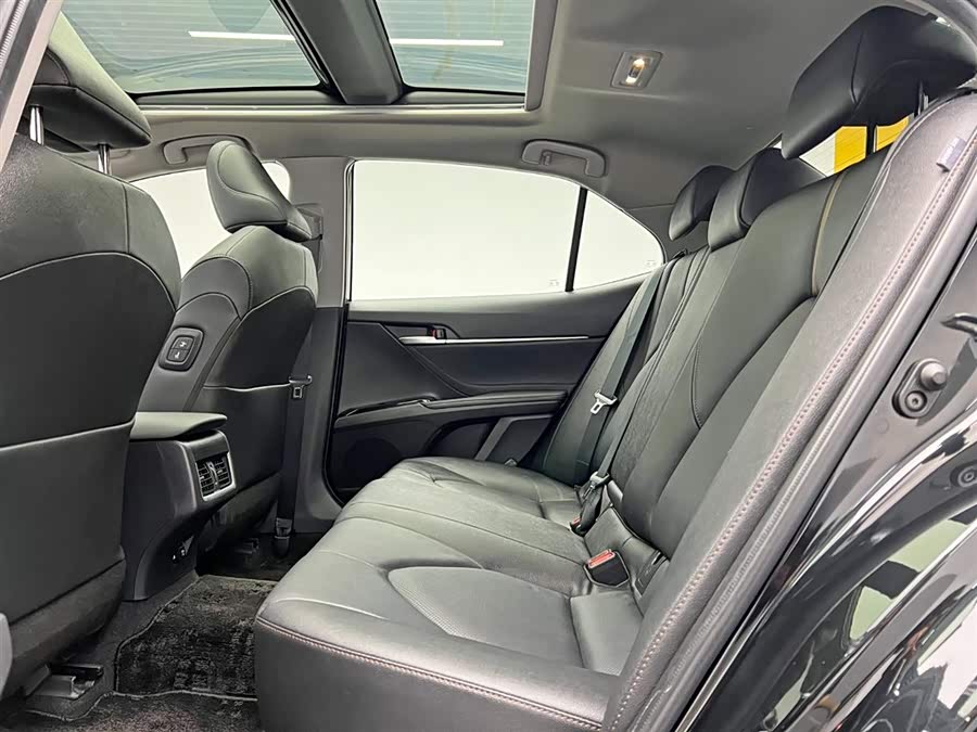 Toyota Camry 2021 car image #16