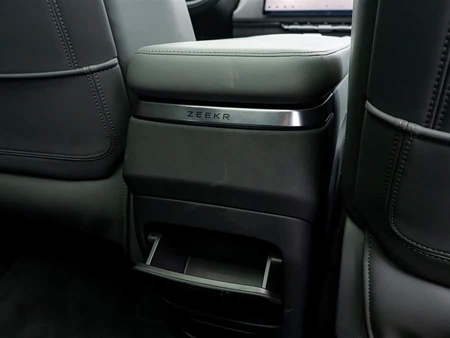 Zeekr 7X 2024 car image #16