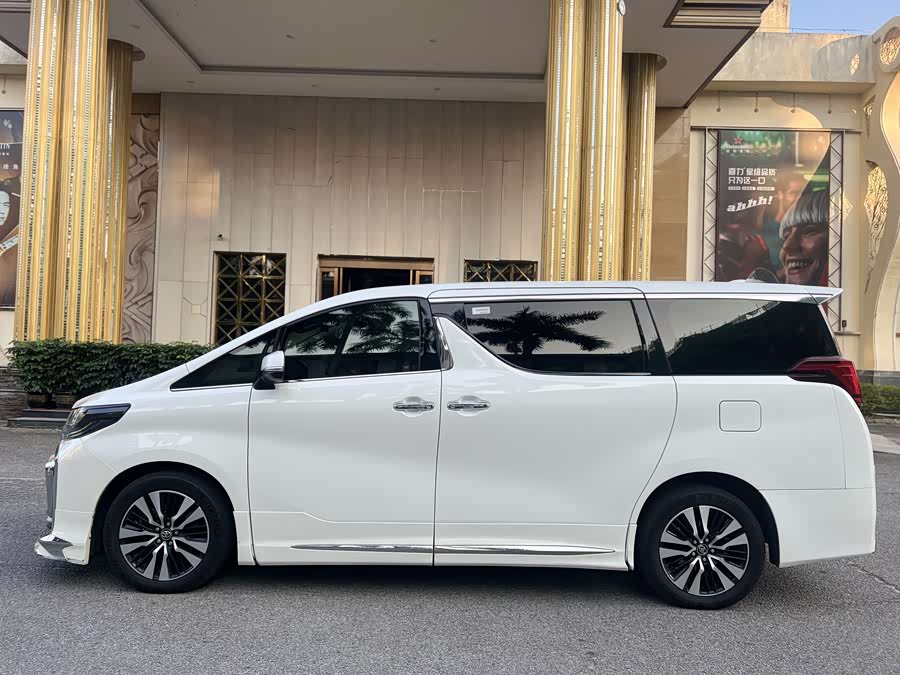 Toyota Alphard 2018 car image #16