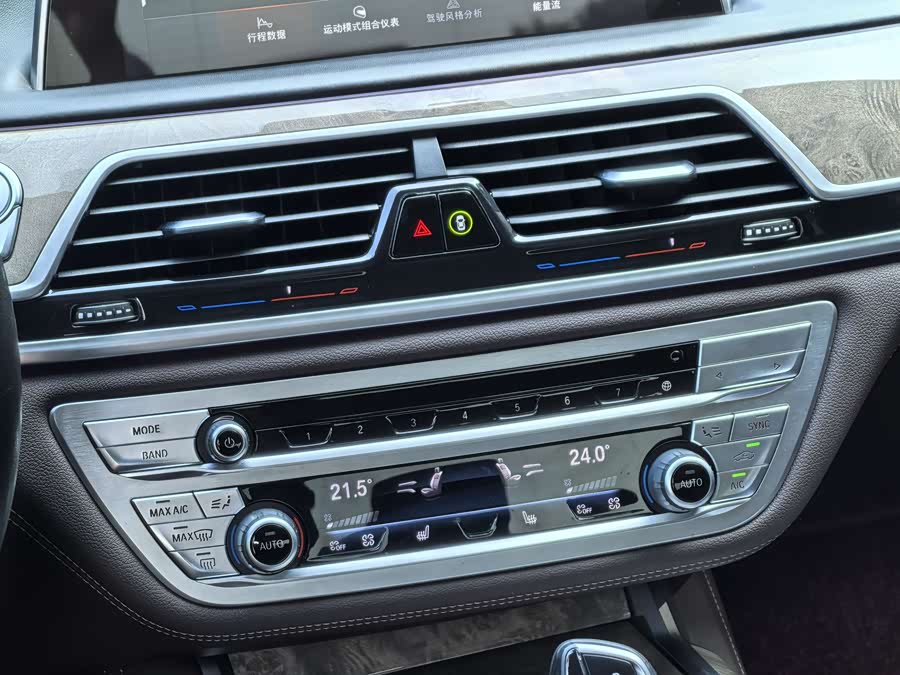 BMW 7 Series 2020 car image #16