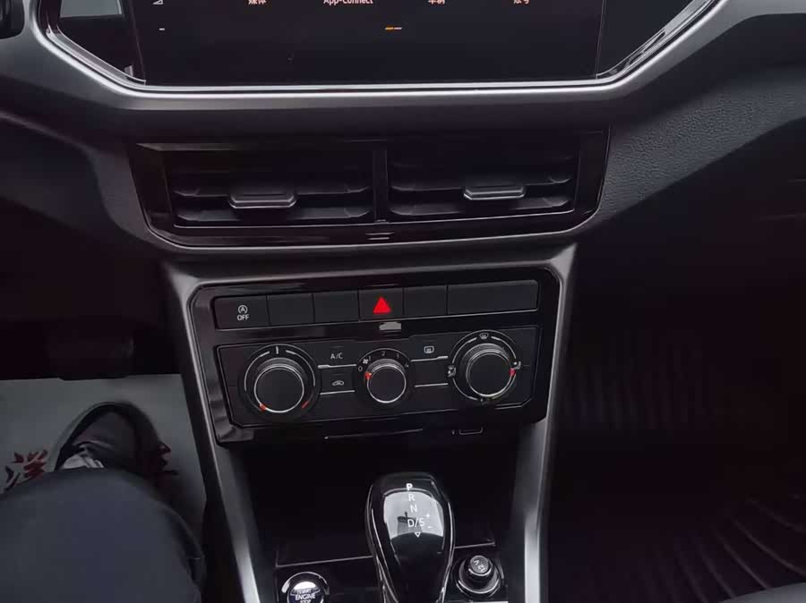 Volkswagen T-Cross 2021 #16 Volkswagen T-Cross 2021 car image #16