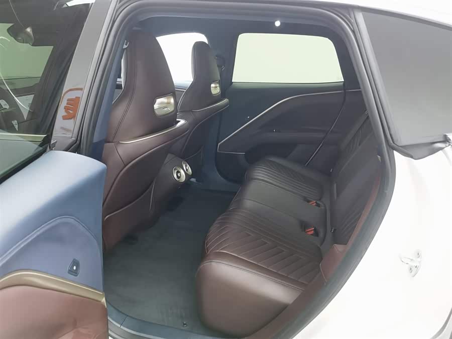 Avatr 11 2023 car image #16