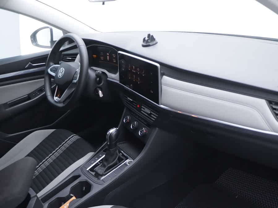 Volkswagen Bora 2024 car image #16