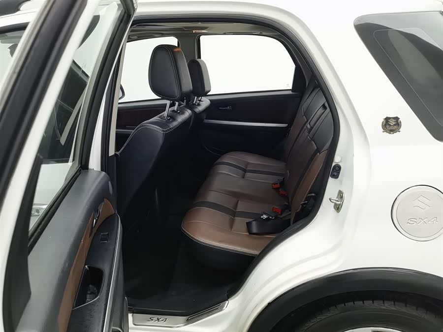Suzuki SX4 2013 car image #16