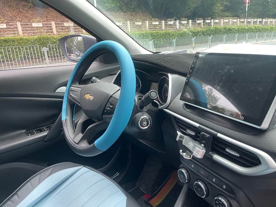 Chevrolet Tracker 2020 immagine di auto #16