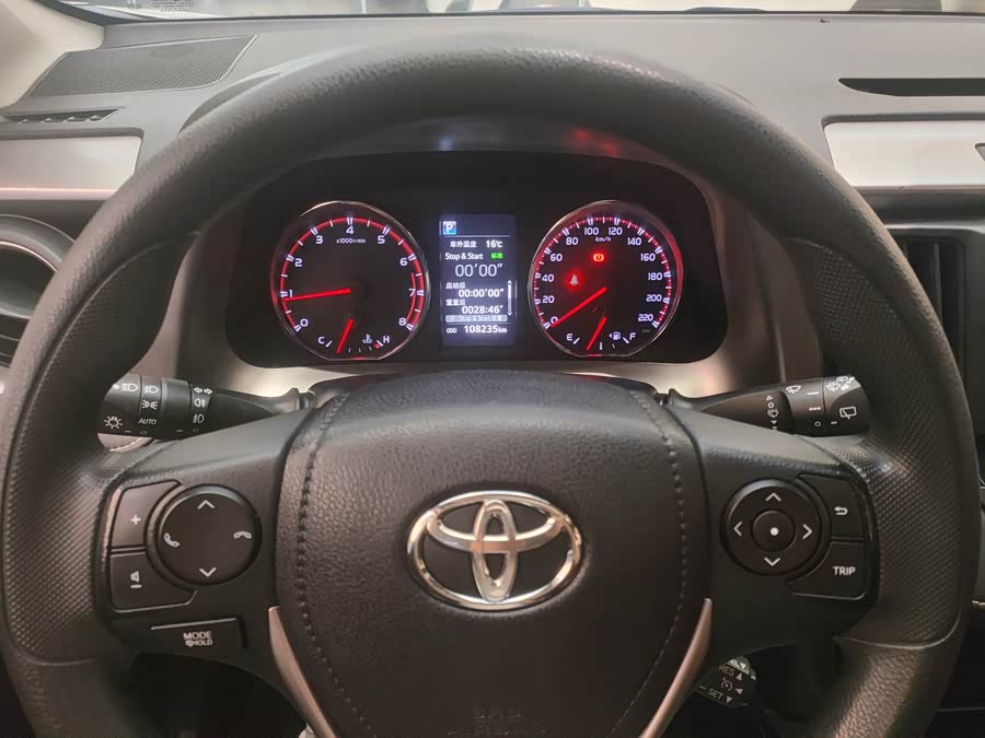Toyota RAV4 2019 car image #16