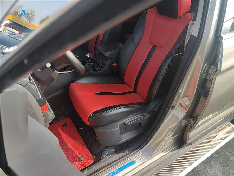 Forthing T5 2020 صورة سيارة #16