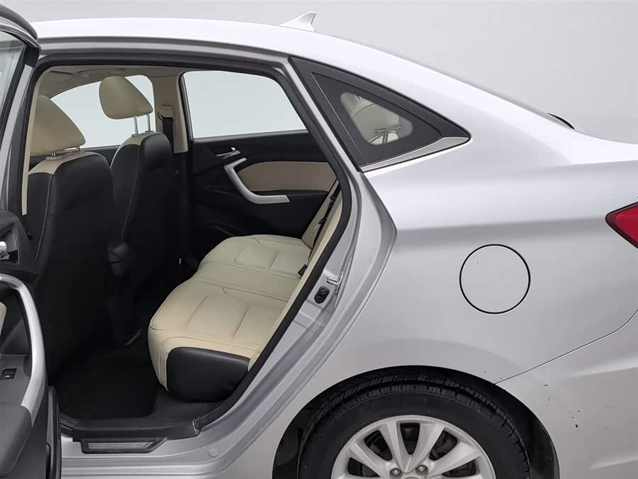 Changan Alsvin V7 2015 car image #16