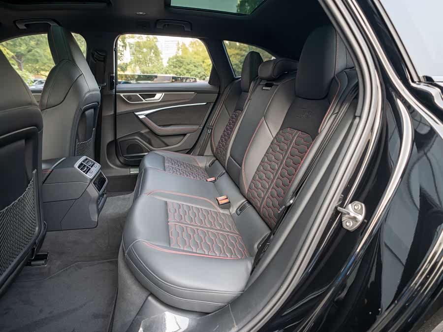 Audi RS 6 2023 car image #16