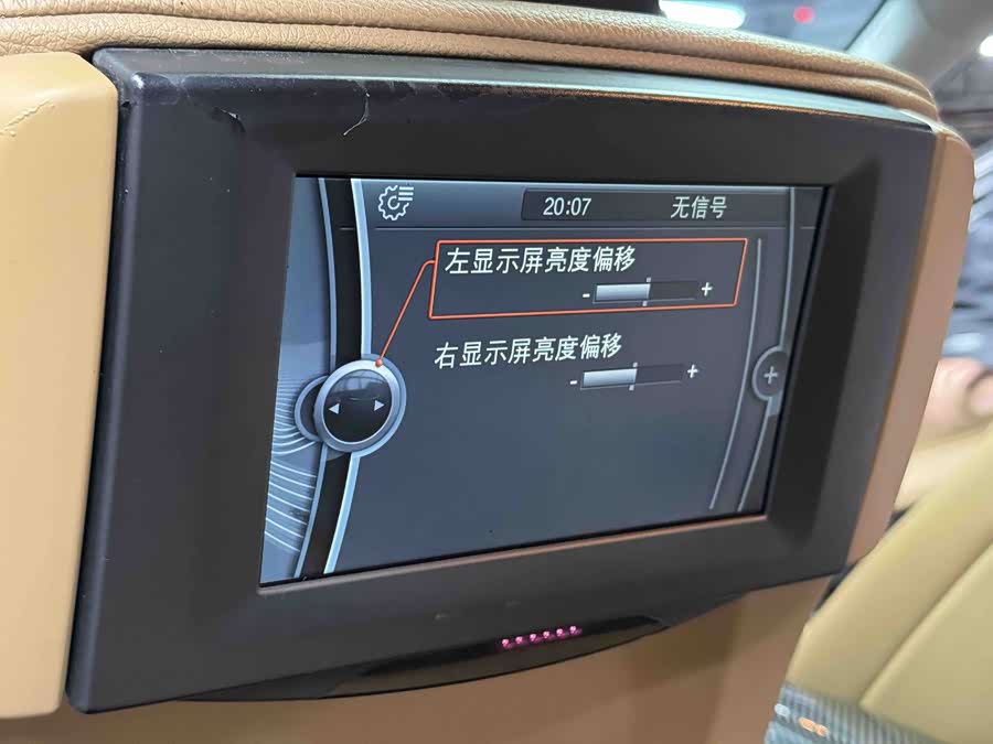 BMW 7 Series 2011 immagine di auto #16