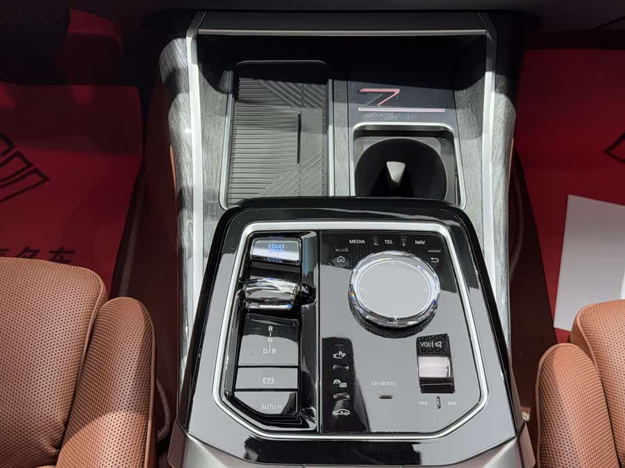 BMW i7 2023 изображение автомобиля #16