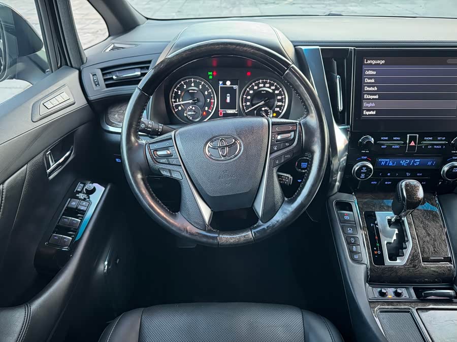 Toyota Alphard 2022 car image #16