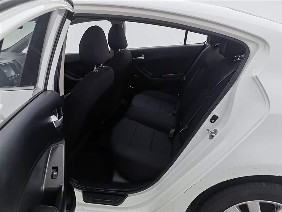 Kia K3 2015 car image #16