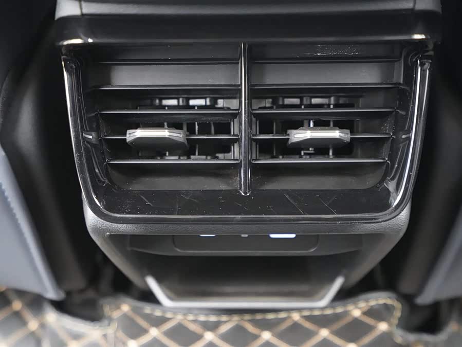 GEELY Boyue L 2024 car image #16