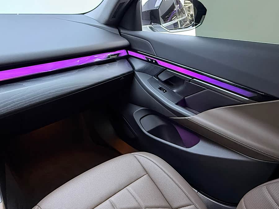 BMW i5 2024 car image #16