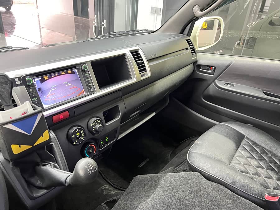 Toyota Hiace 2015 immagine di auto #16