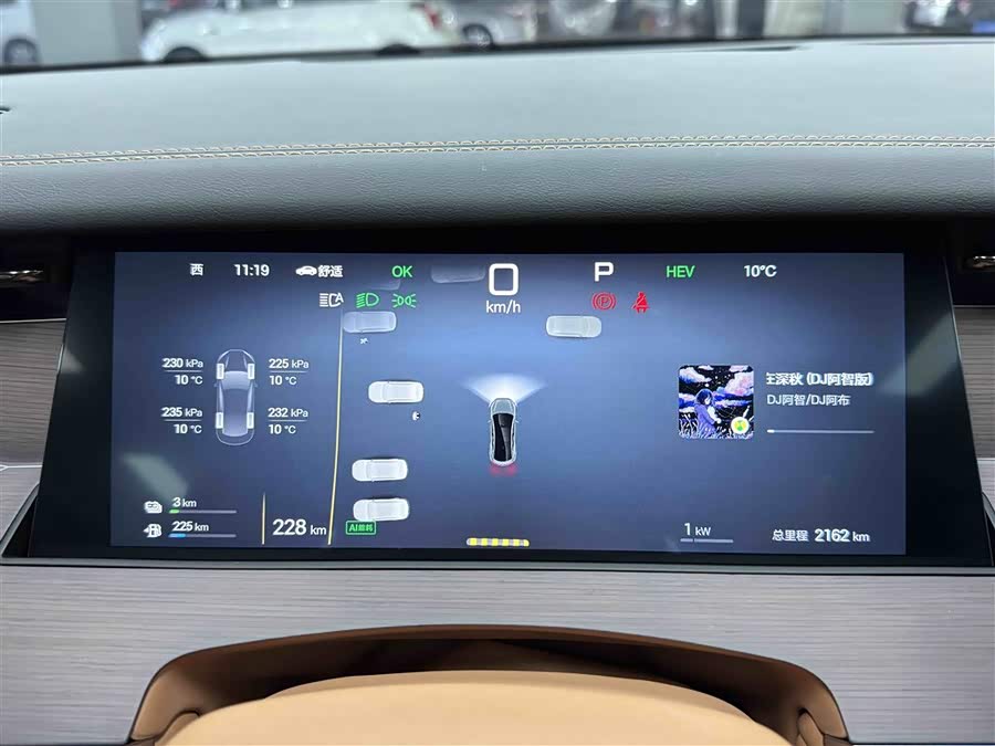 BYD HanL 2025 car image #16