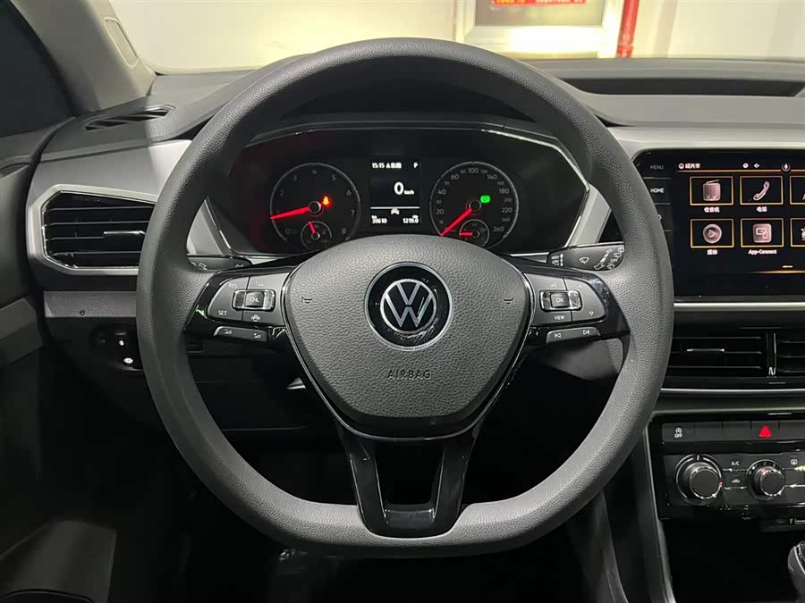 Volkswagen T-Cross 2021 #16 Volkswagen T-Cross 2021 car image #16