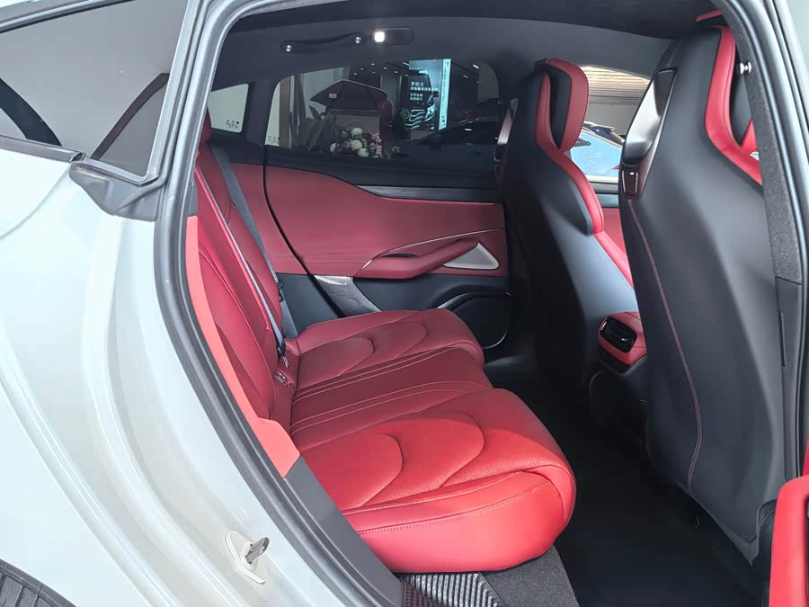 MI SU7 2025 car image #16