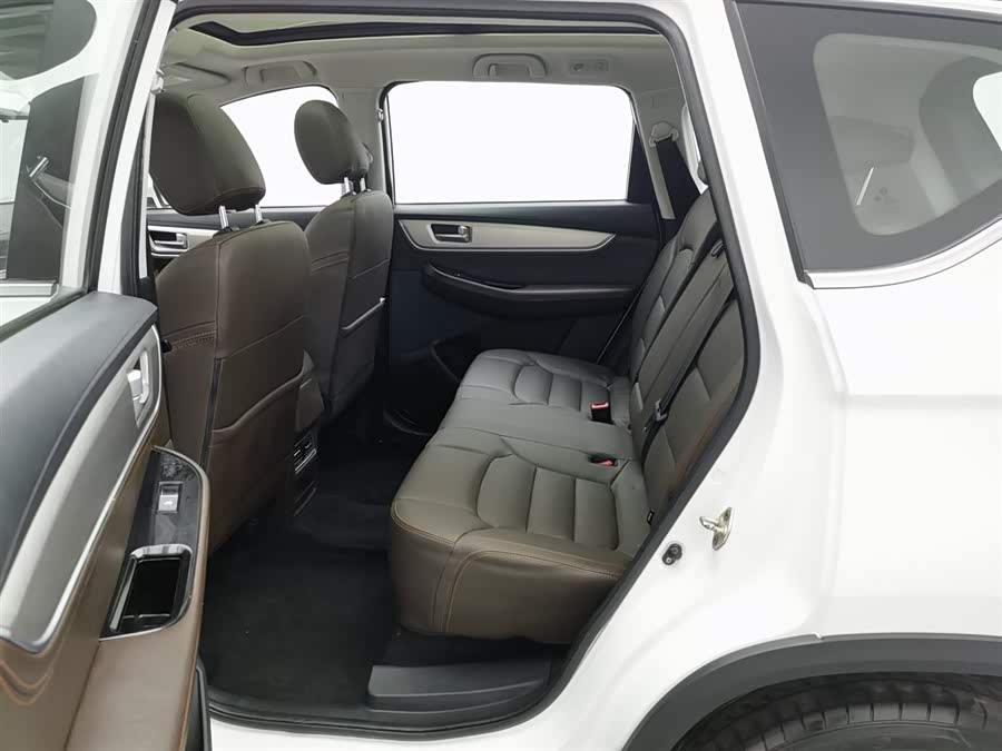 Forthing JOYEAR X5 2017 صورة سيارة #16