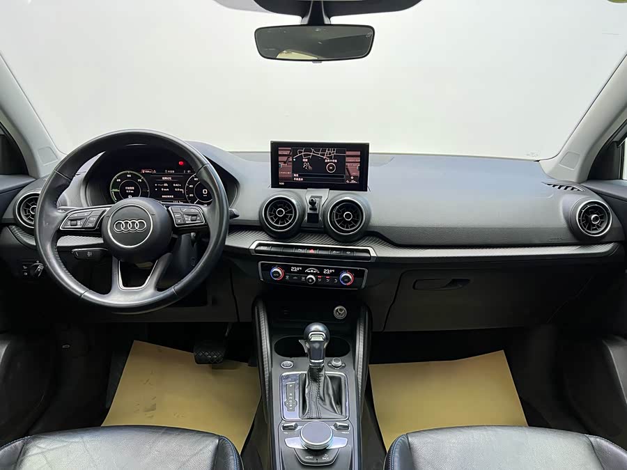 Audi Q2L e-tron 2021 immagine di auto #16