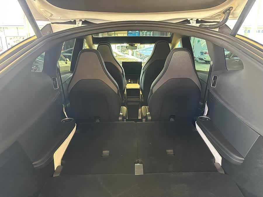 特斯拉 Model Y L 2025 汽车图片 #16