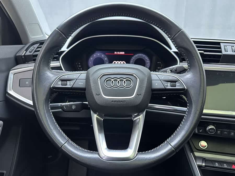 Audi Q3 2021 car image #16
