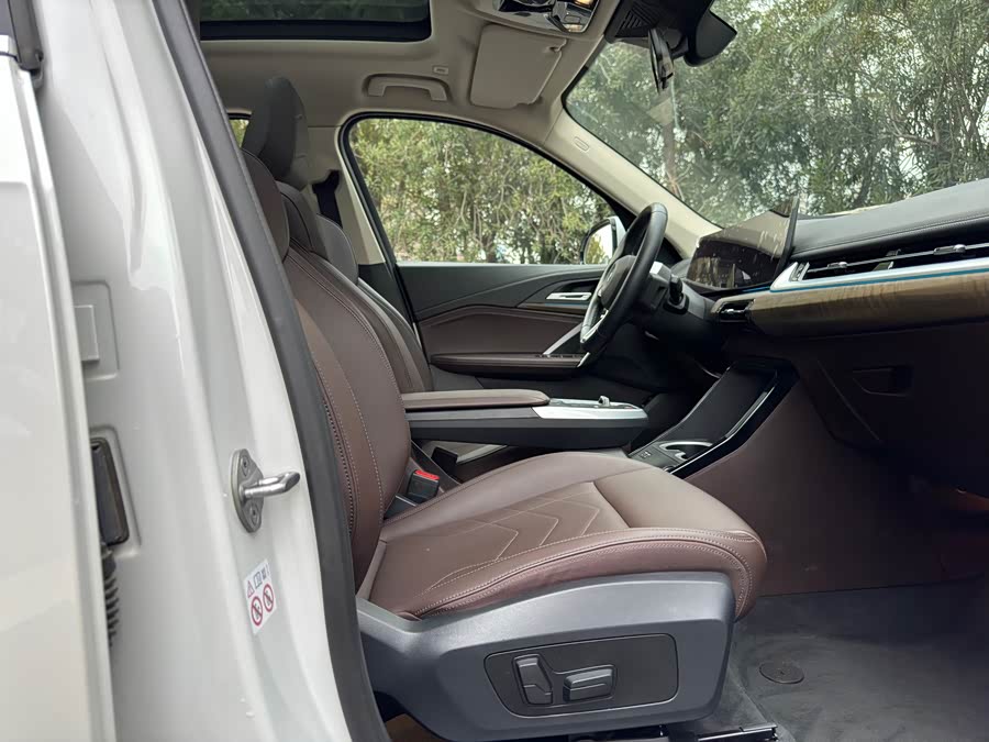 BMW iX1 2024 صورة سيارة #16