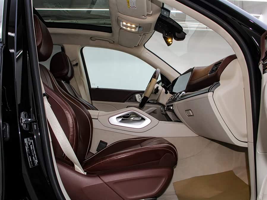 Mercedes-Benz Maybach GLS 2021 car image #16