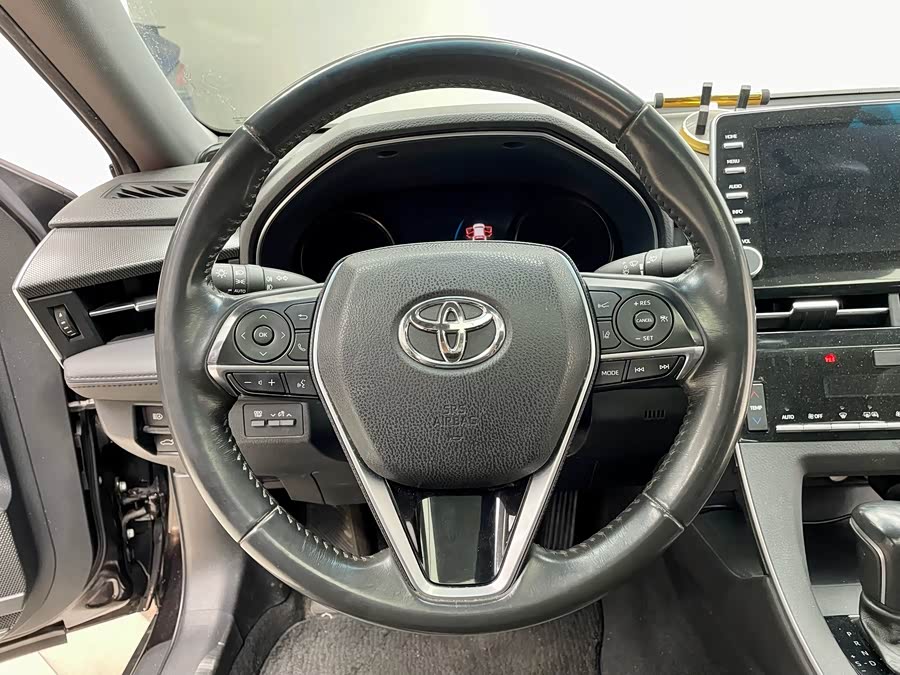Toyota Avalon 2019 car image #16