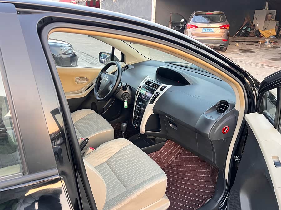 Toyota Yaris 2010 imagen de coche #16