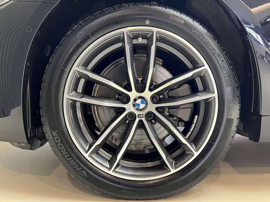 BMW 5 Series 2022 car image #16