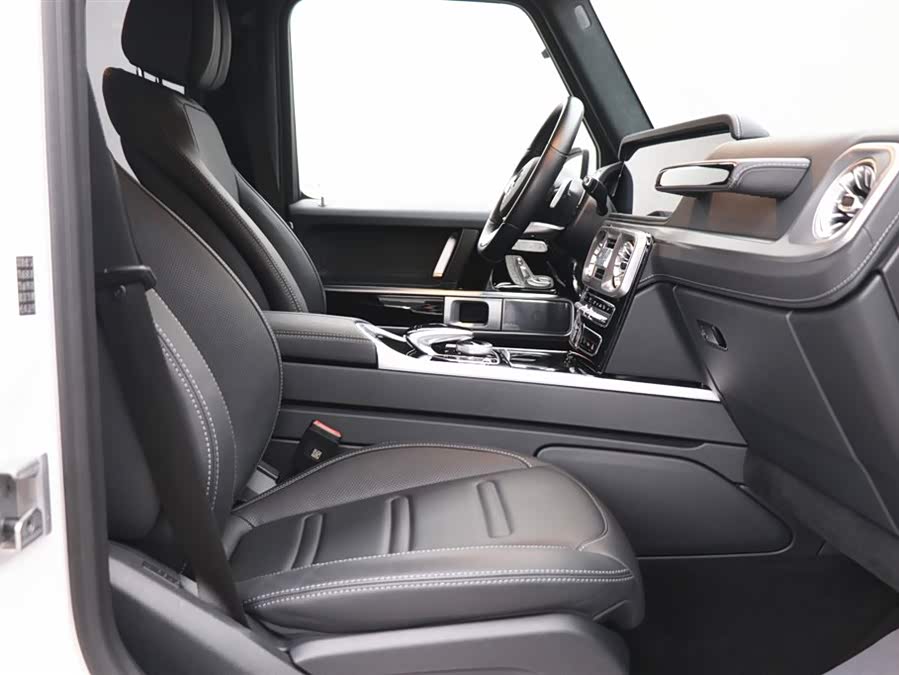 Mercedes-Benz 2025 car image #16