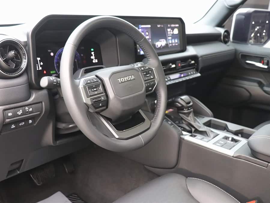 Toyota Land Cruiser Prado 2025 car image #16