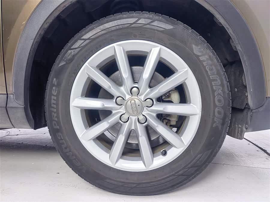 Audi Q3 2015 car image #16