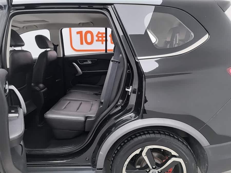 SWM X7 2019 صورة سيارة #16