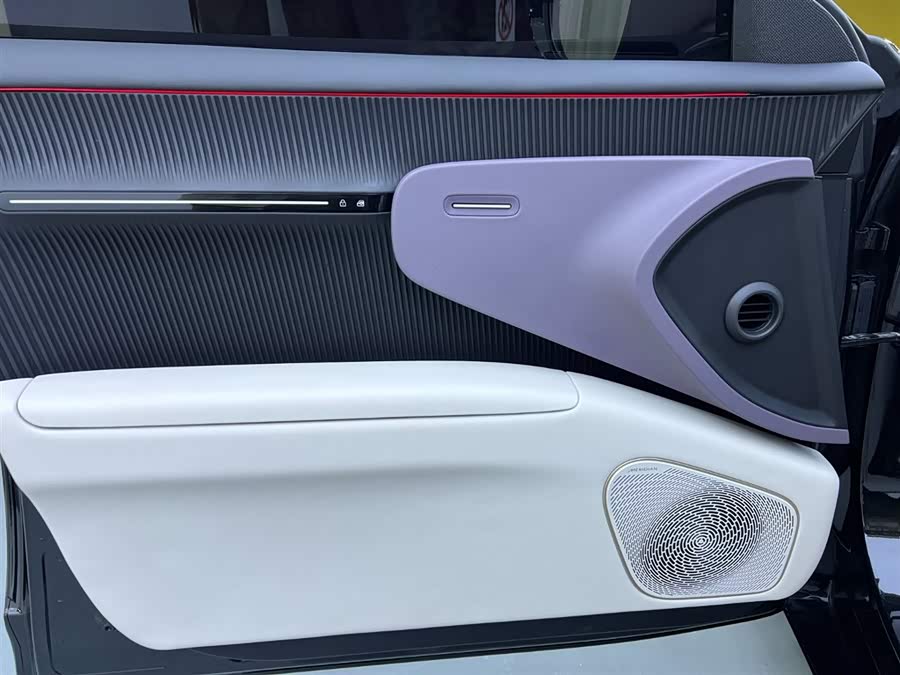 Avatr 12 2025 car image #16