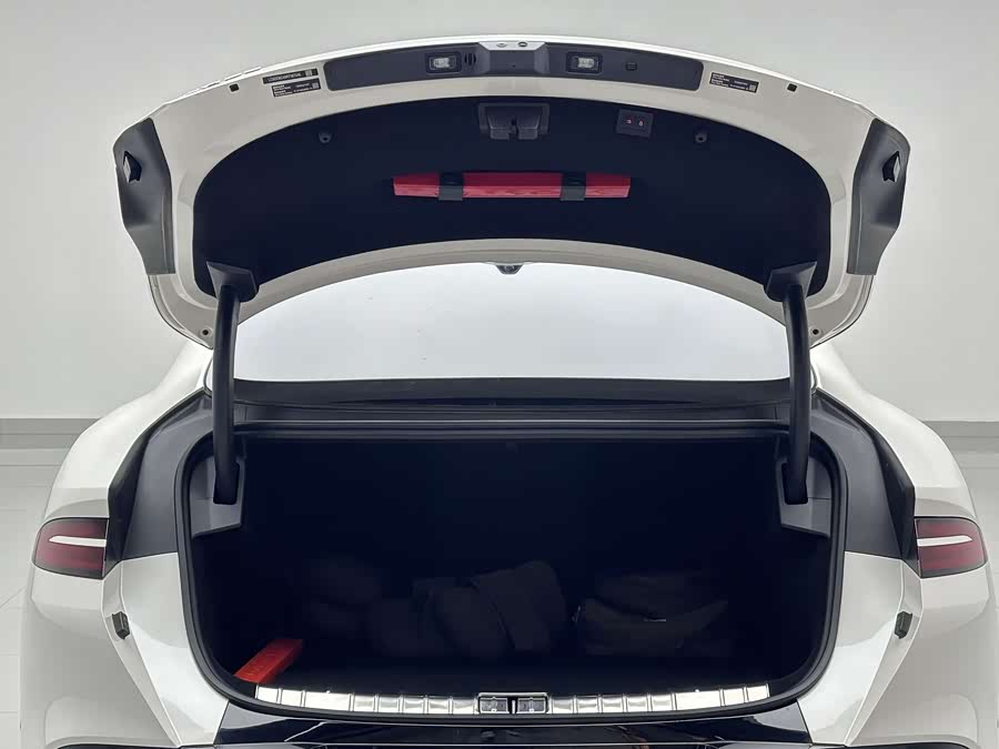 Denza Z9 2024 #16 Denza Z9 2024 car image #16