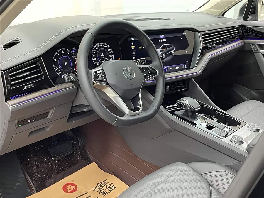 Volkswagen Touareg 2024 car image #16