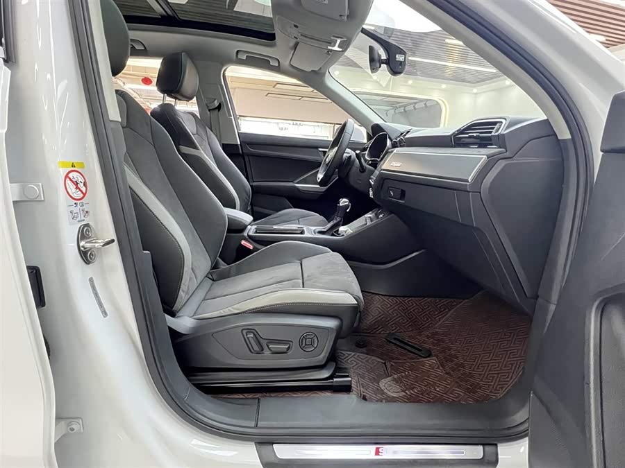 Audi Q3 2021 car image #16
