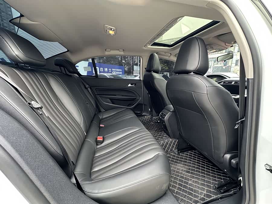 Peugeot 408 2025 car image #16
