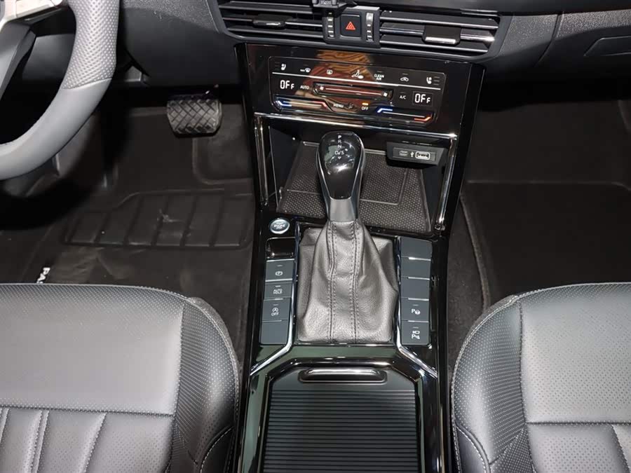 Volkswagen Passat 2025 car image #16