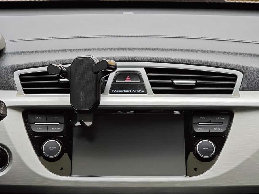 GEELY Boyue 2019 car image #16
