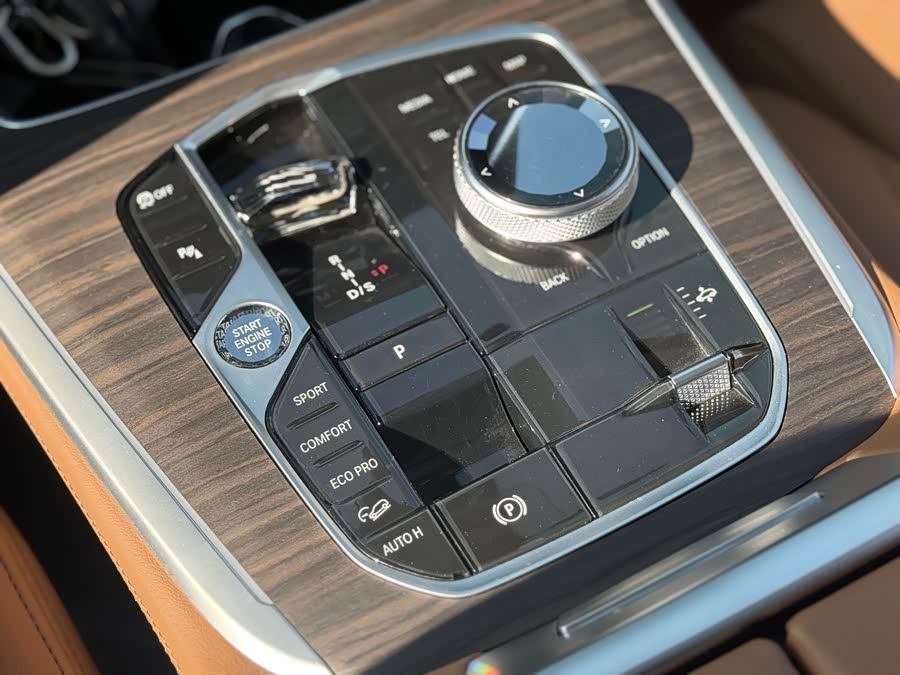 BMW X7 2023 immagine di auto #16