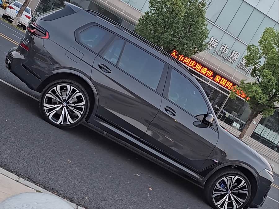 BMW X7 2025 immagine di auto #16