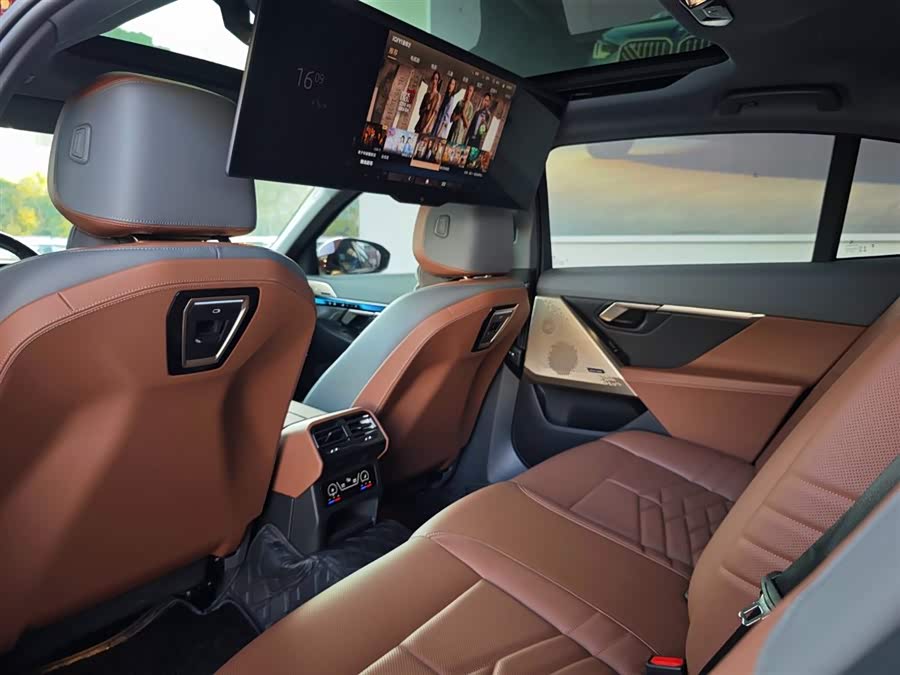 BMW i5 2024 car image #16